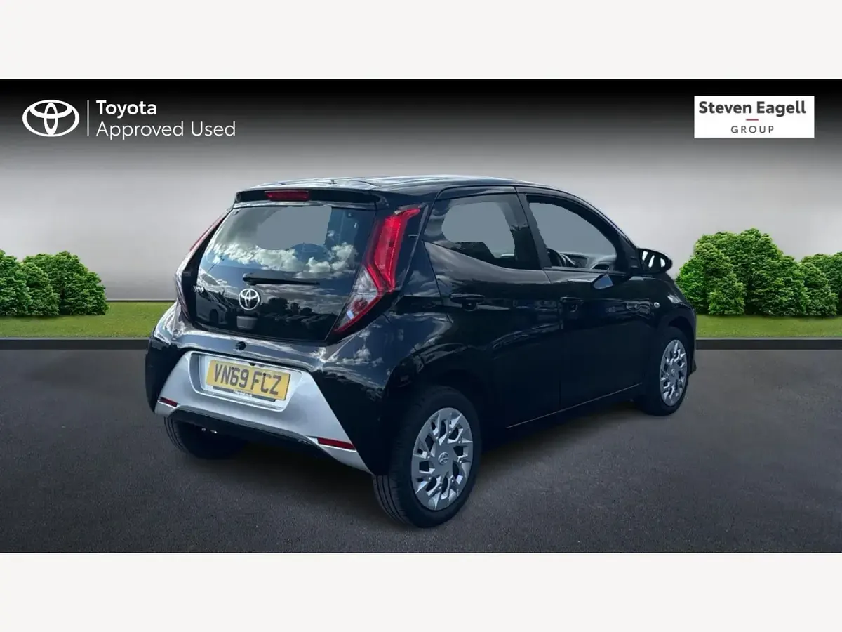 Used Toyota Aygo X-play 72 HP (52 kW) 2019 Black Hatchback