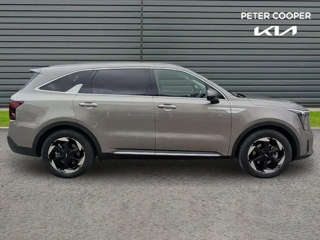 Used Kia Sorento 261 HP (191 kW) 2025 Grey SUV