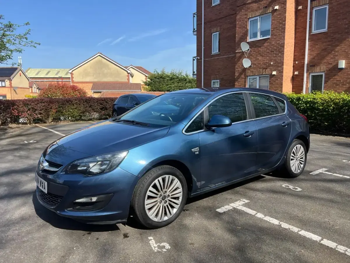 Używany Vauxhall Astra Excite 115 KM (84 kW) 2014 Niebieski Hatchback
