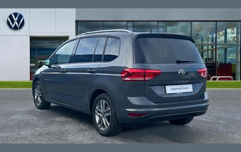 Usado VW Touran Match 150 HP (110 kW) 2025 Cinzento Monovolume