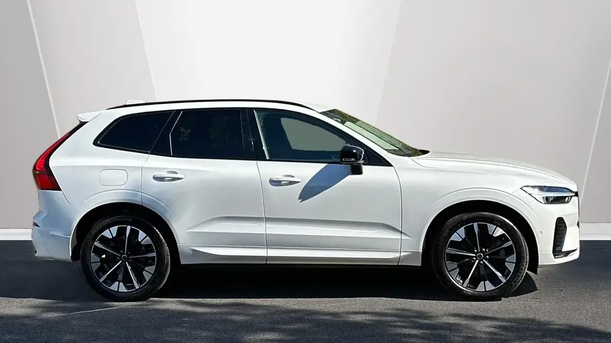 Używany Volvo XC60 Plus 250 KM (183 kW) 2025 Biały SUV