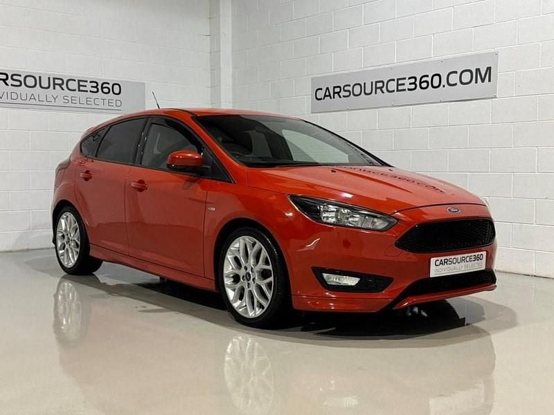 Used Ford Focus ST-Line 120 HP (88 kW) 2017 Red Hatchback