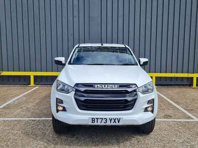 Used Isuzu D-Max 163 HP (119 kW) 2023 White Pickup
