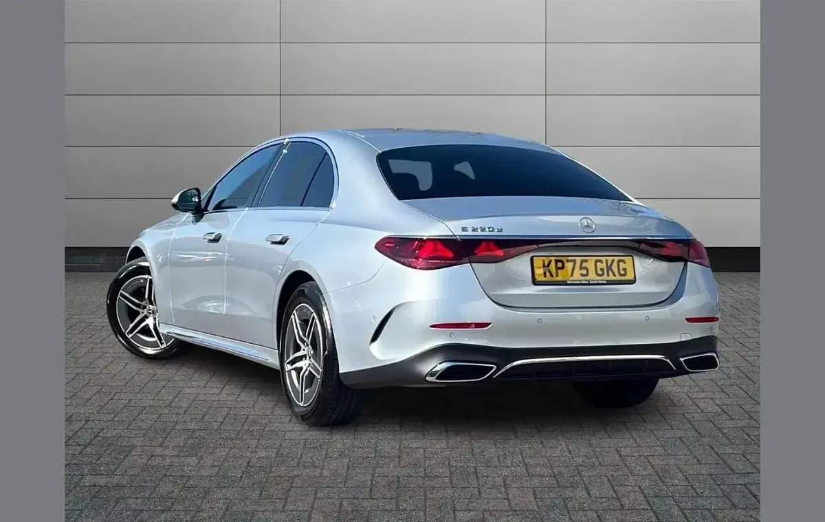 Begagnad Mercedes E220 AMG line 194 HK (142 kW) 2025 Silver Sedan
