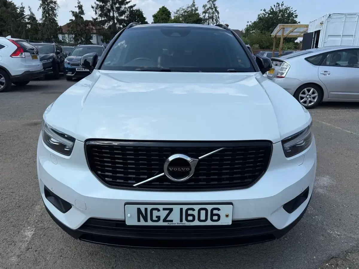 Used Volvo XC40 R-Design Pro 2019 White SUV