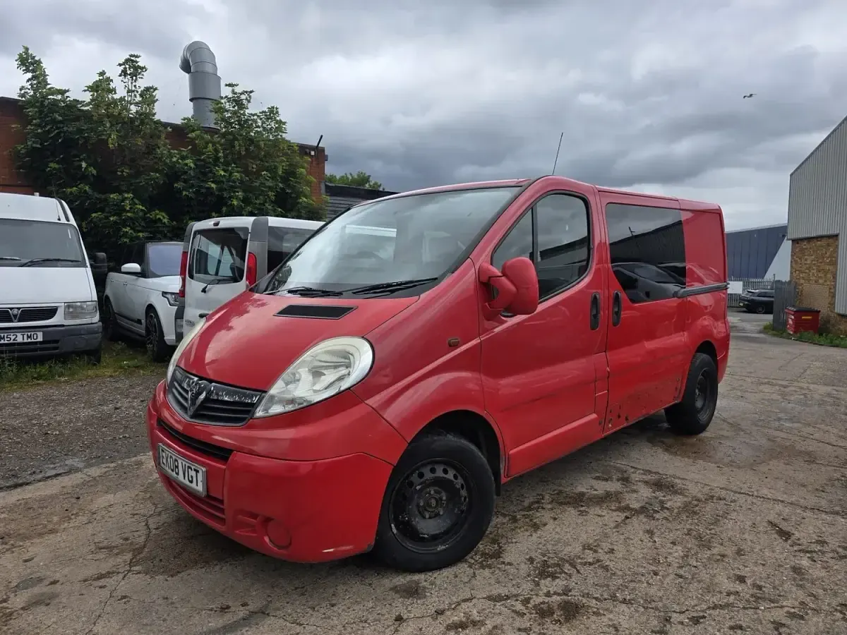 Used Vauxhall Vivaro 115 HP (84 kW) 2008 Red MPV