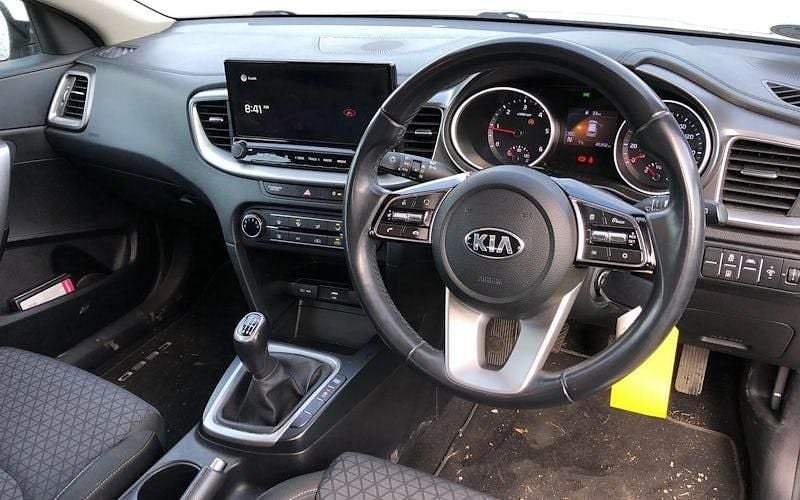 Used Kia Ceed 136 HP (100 kW) 2021 White Hatchback