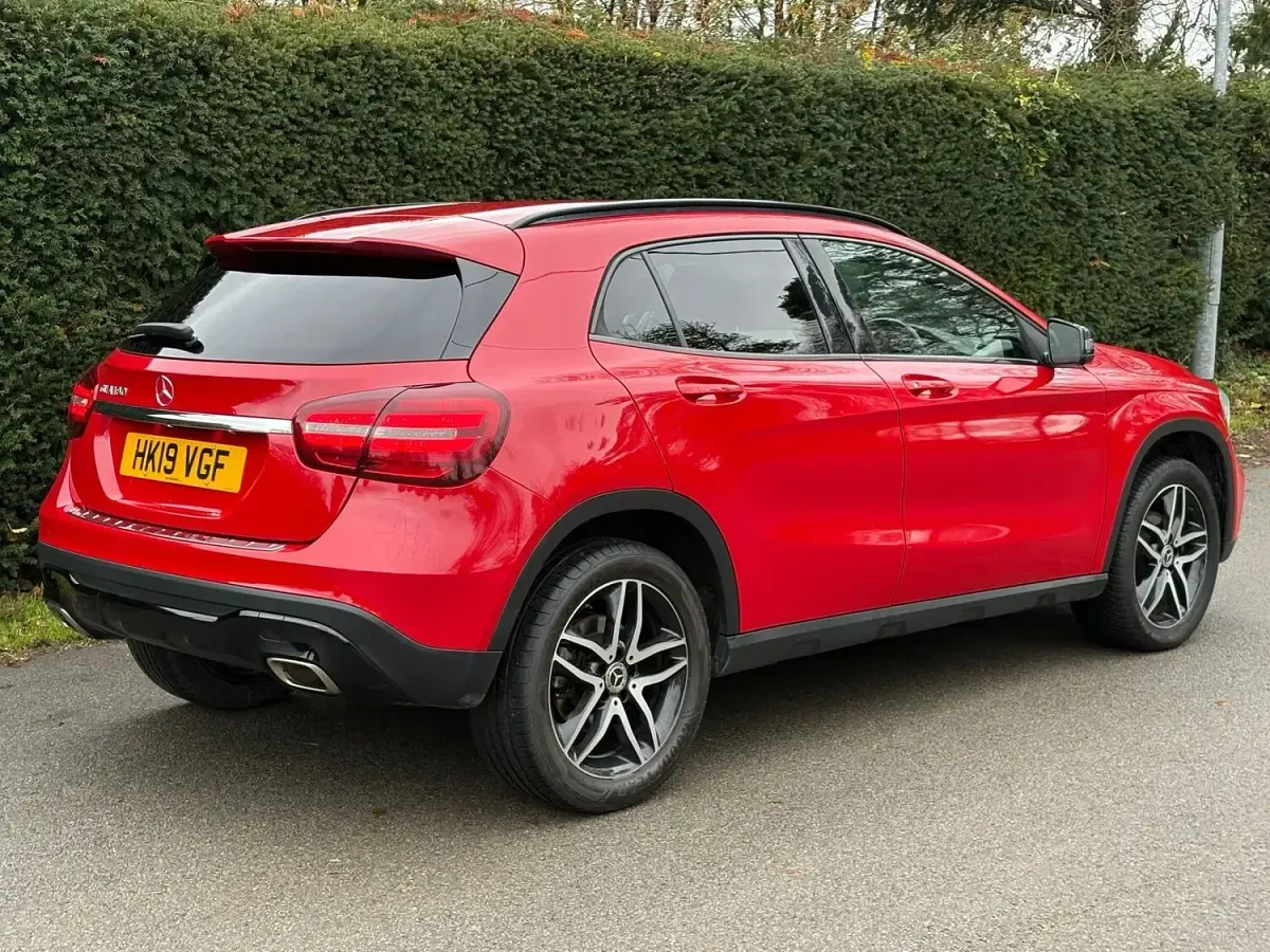 Used Mercedes GLA180 Urban 122 HP (89 kW) 2019 Red SUV
