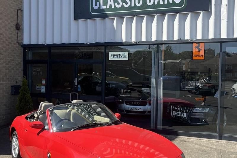 Red Used 2003 BMW Z4 Comfort Edition Cabriolet | £5,750 - Image 1/1