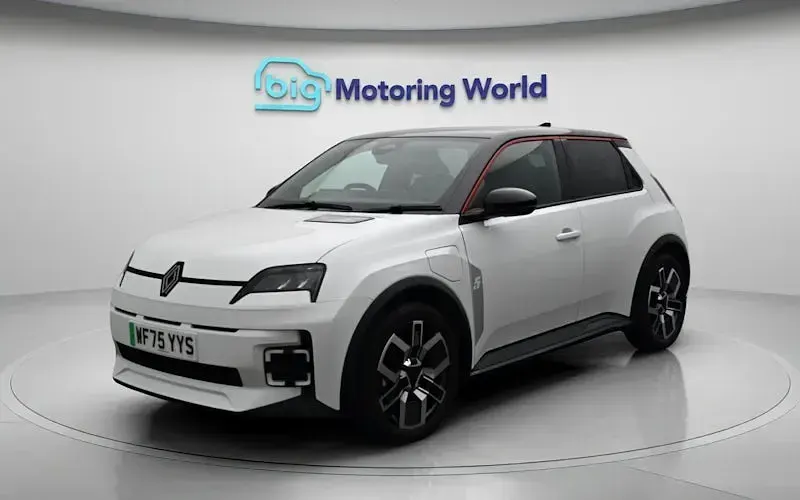 Used Renault 5 E-Tech Urban 89 kW (122 HP) 2025 Hatchback