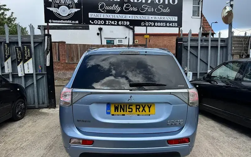 Used Mitsubishi Outlander P-HEV 200 HP (147 kW) 2015 Blue Estate