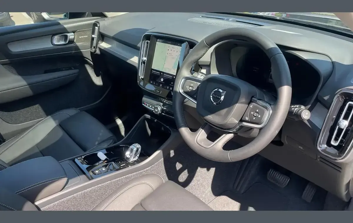 New Volvo XC40 Ultra 161 HP (118 kW) 2026 Black SUV