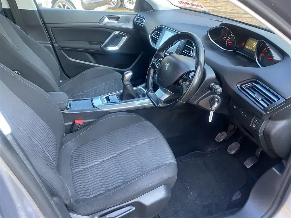 Used Peugeot 308 Active 100 HP (73 kW) 2016 Grey Hatchback