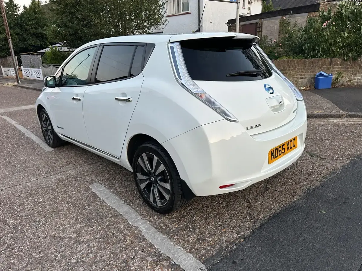 Used Nissan Leaf Tekna 80 kW (109 HP) 2016 White Hatchback