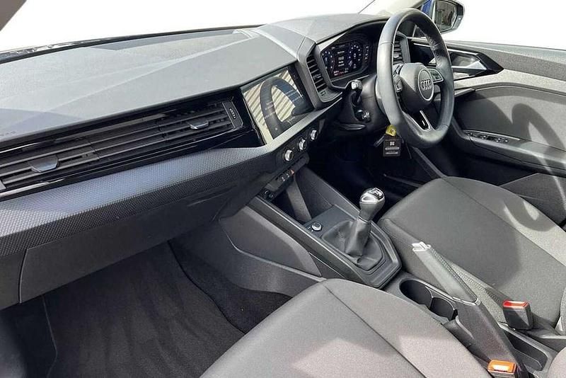 Usado Audi A1 Design 94 HP (69 kW) 2023 Azul SUV