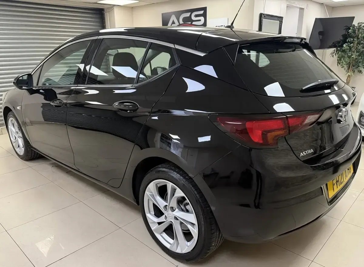 Used Vauxhall Astra SRi 145 HP (106 kW) 2021 Black Hatchback