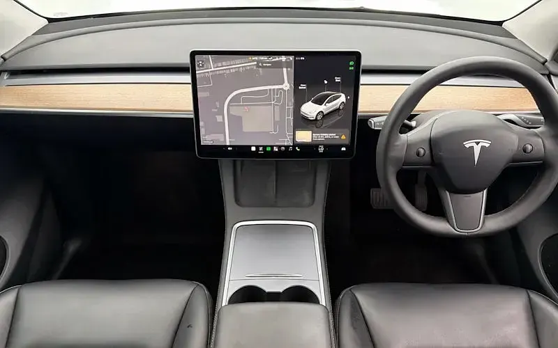 Used Tesla Model Y Standard Range 219 kW (299 HP) 2024 White SUV