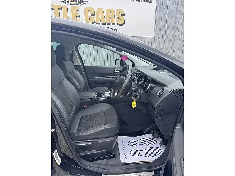 Second-hand Peugeot 3008 Allure 120 CP (88 kW) 2017 Negru SUV