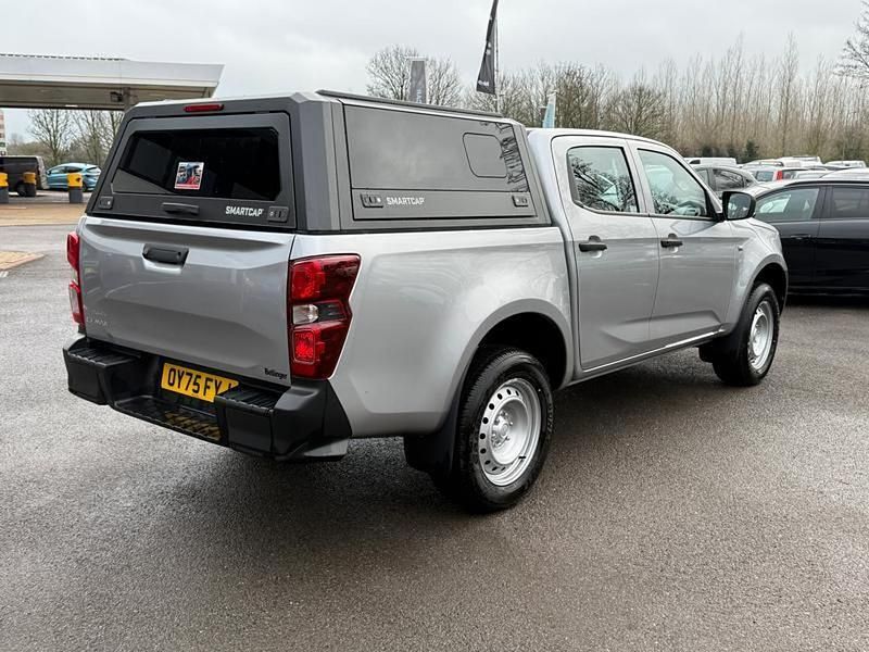 New Isuzu D-Max 163 HP (119 kW) 2025 564 spinel red Pickup