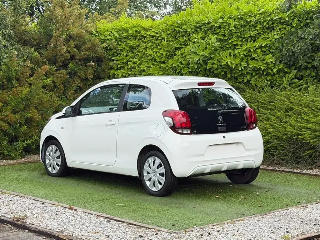 Used Peugeot 108 Active 68 HP (50 kW) 2015 White Hatchback