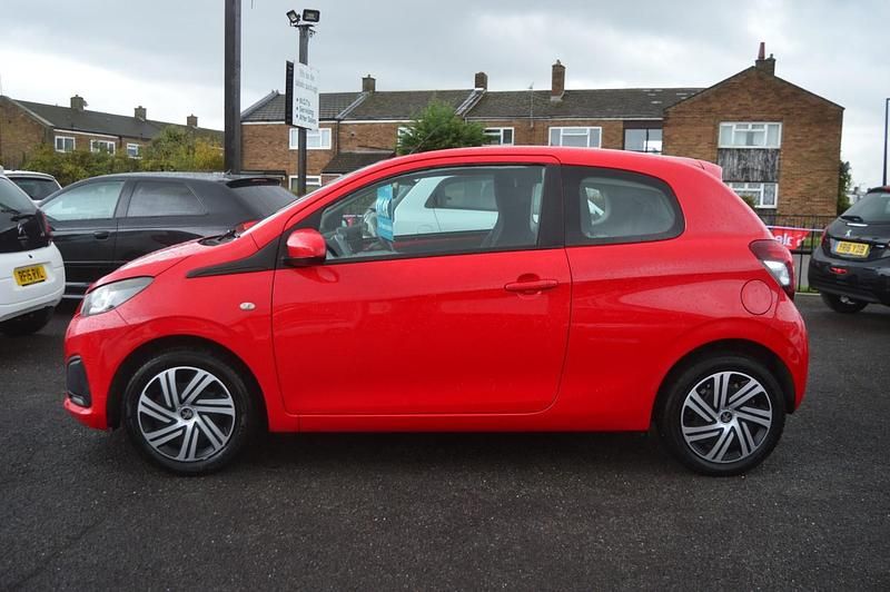 Used Peugeot 108 Active 68 HP (50 kW) 2015 Red Hatchback