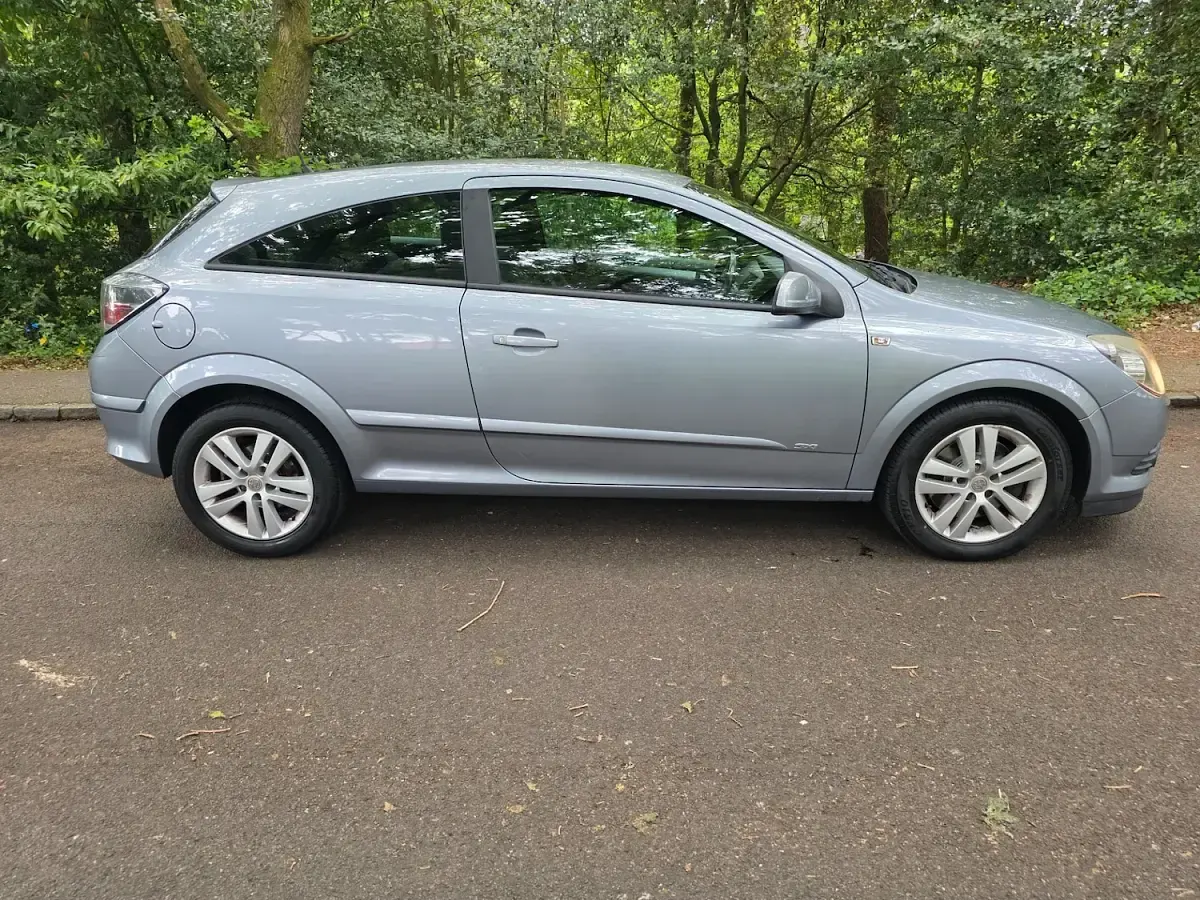 Used Vauxhall Astra Sport 120 HP (88 kW) 2008 Silver Hatchback