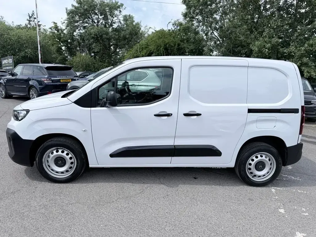 Used Citroën Berlingo 100 HP (73 kW) 2024 White MPV
