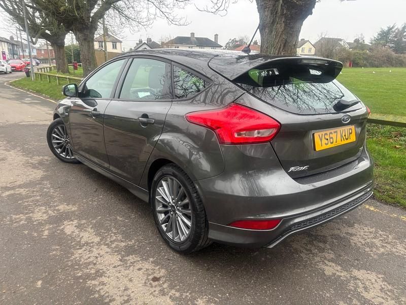Used Ford Focus ST-Line 140 HP (102 kW) 2017 Grey Hatchback