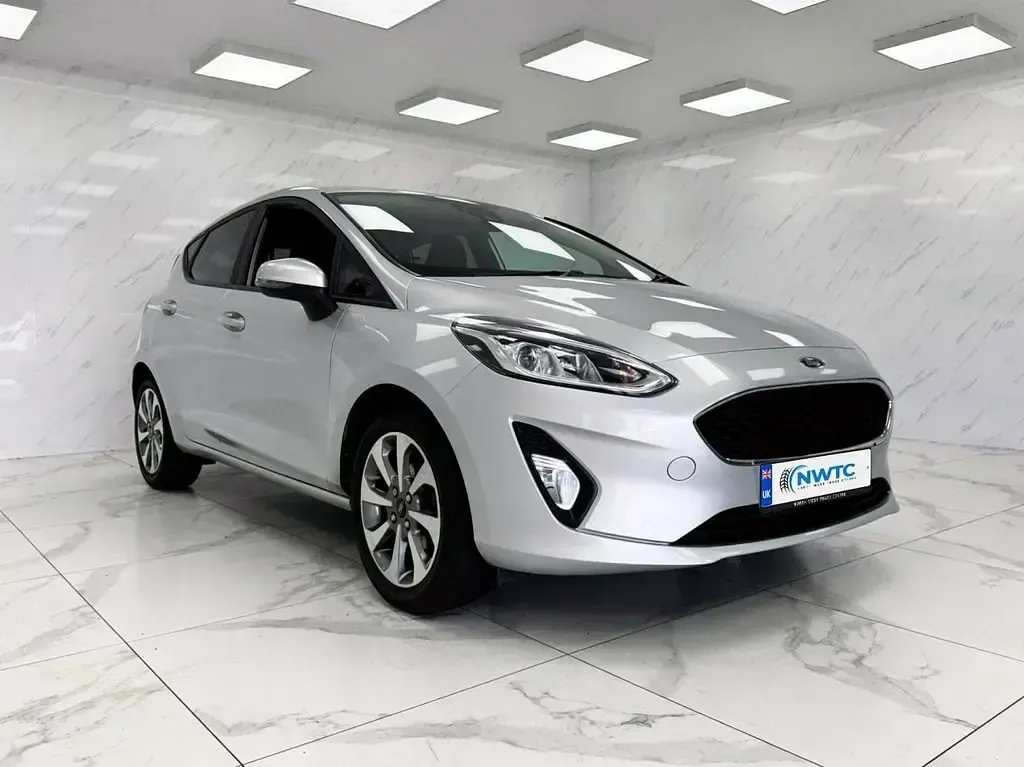 Używany Ford Fiesta Trend 85 KM (62 kW) 2019 Srebrny Hatchback