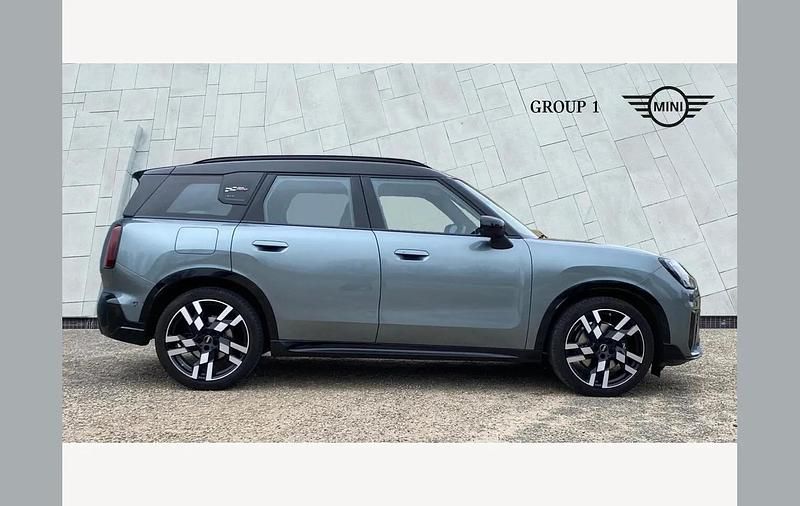 Used Mini Countryman Sport 218 HP (160 kW) 2024 Green SUV