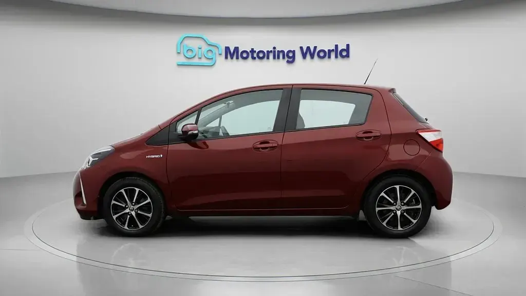 Second-hand Toyota Yaris Hybrid 100 CP (73 kW) 2019 Roșu Hatchback