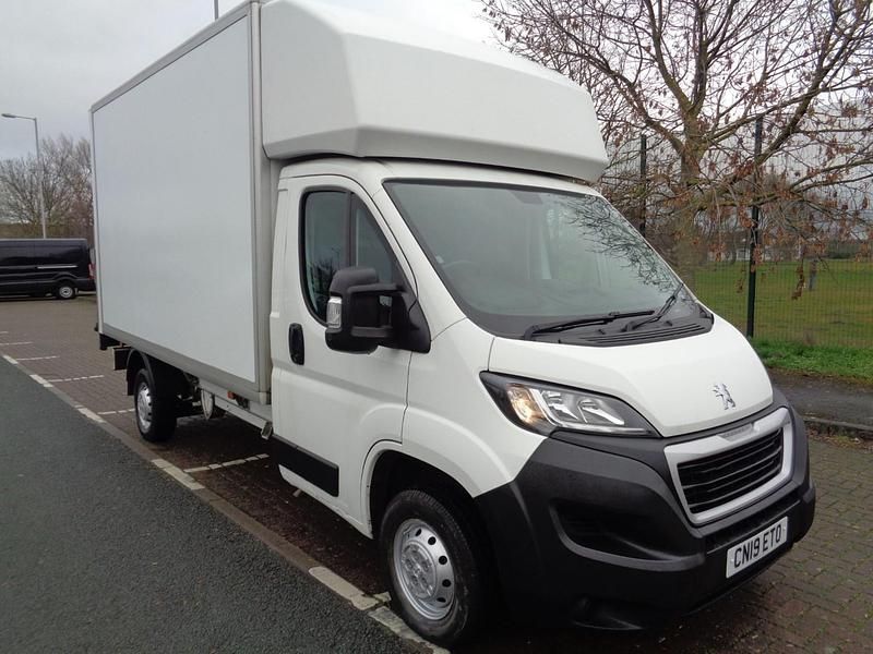 Used Peugeot Boxer 130 HP (95 kW) 2019 White Van