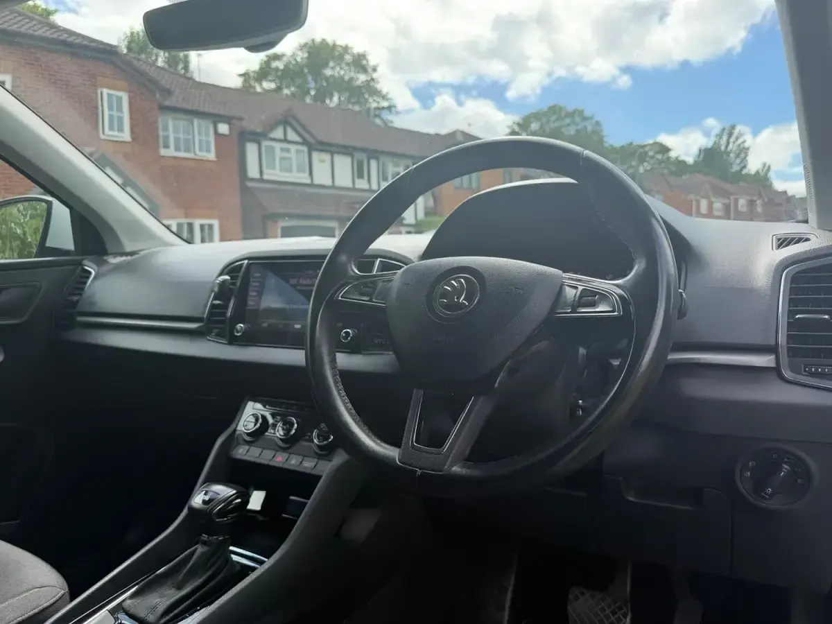 Used Skoda Karoq SE 116 HP (85 kW) 2019 White SUV