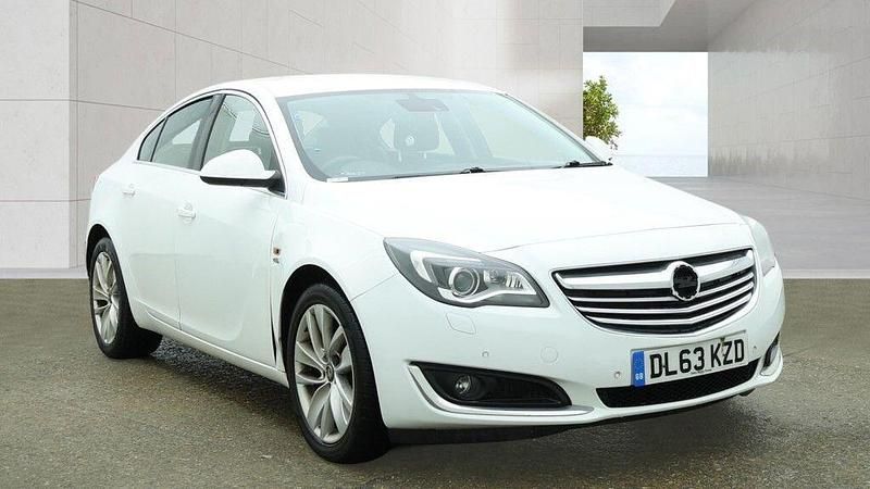 Used Vauxhall Insignia Elite 163 HP (119 kW) 2013 White Hatchback