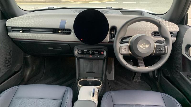 Used Mini Cooper Hatch 113 kW (154 HP) 2025 White Hatchback