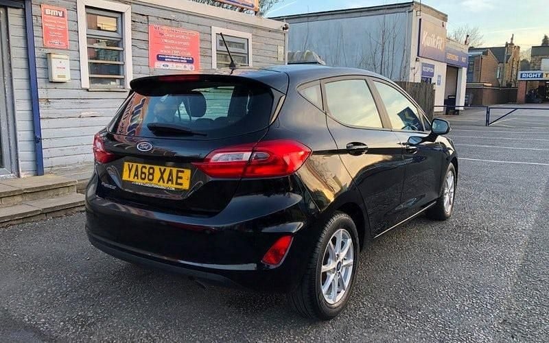 Used Ford Fiesta Zetec 101 HP (74 kW) 2019 Black Hatchback