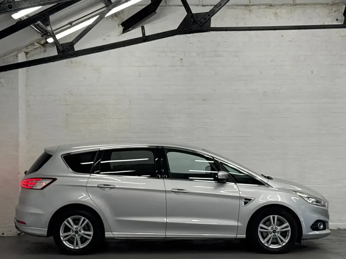 Used Ford S-MAX Titanium 150 HP (110 kW) 2017 Silver MPV