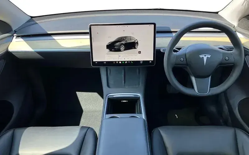 Used Tesla Model Y Long Range AWD 286 kW (389 HP) 2025 SUV