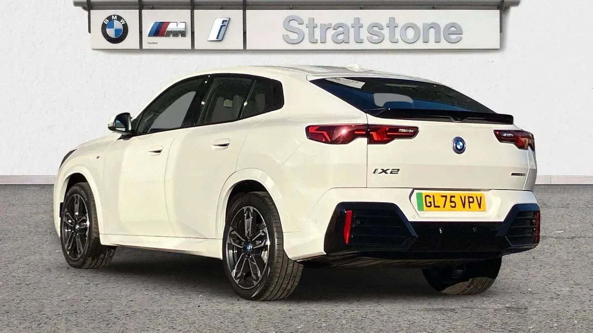 Usado BMW iX2 M Sport 147 kW (201 HP) 2025 Branco SUV