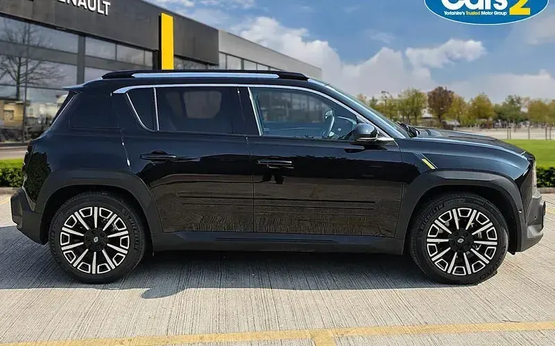 Used Renault 4 E-Tech Iconic 110 kW (150 HP) 2025 SUV