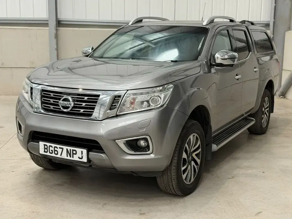 Used Nissan Navara Tekna 190 HP (139 kW) 2017 Grey Pickup