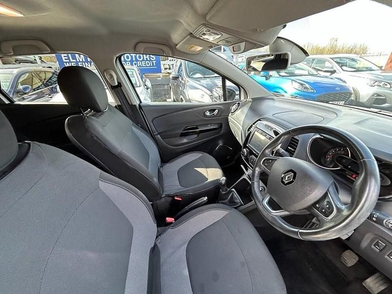 Used Renault Captur Dynamique 90 HP (66 kW) 2017 Silver SUV