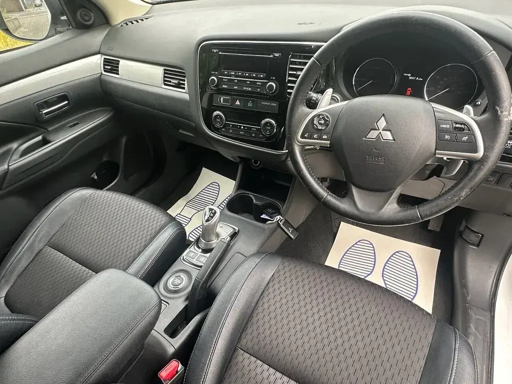 Used Mitsubishi Outlander P-HEV 200 HP (147 kW) 2015 White Estate