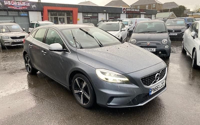 Used 2019 Volvo V40 R-Design Hatchback | £7,999 (Good price) - Image 1/4