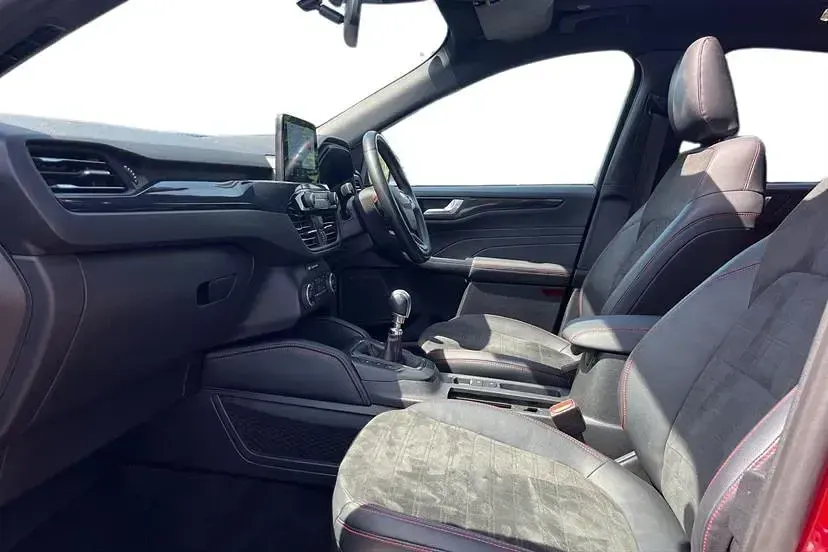 Second-hand Ford Kuga ST-Line X 150 CP (110 kW) 2022 Roșu SUV