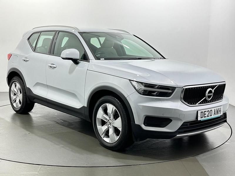 Used Volvo XC40 Momentum 188 HP (138 kW) 2020 Silver SUV
