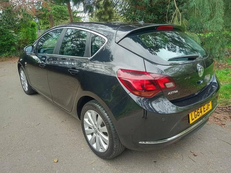 Used Vauxhall Astra Elite 115 HP (84 kW) 2014 Black Hatchback