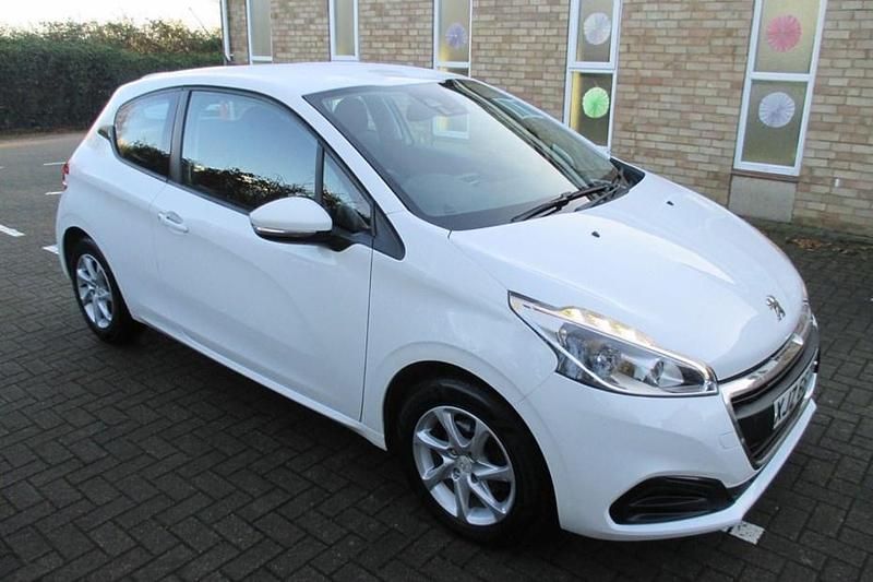 White Used 2015 Peugeot 208 Active Hatchback | £3,691 (Fair price) - Image 1/1