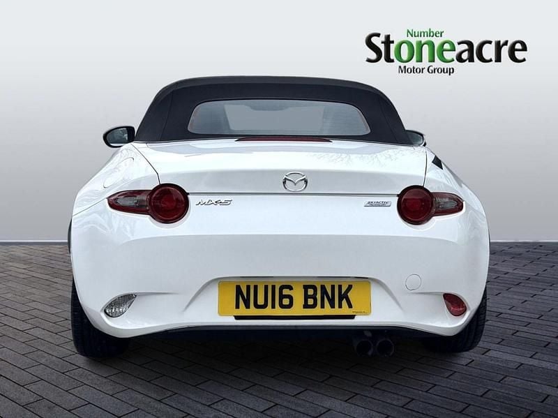Usado Mazda MX5 131 HP (96 kW) 2016 Branco Cabrios