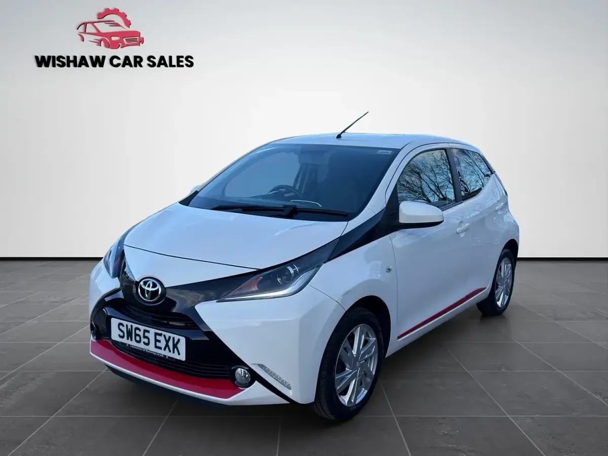 Gebraucht Toyota Aygo x-press 69 PS (50 kW) 2015 Weiß Kleinwagen